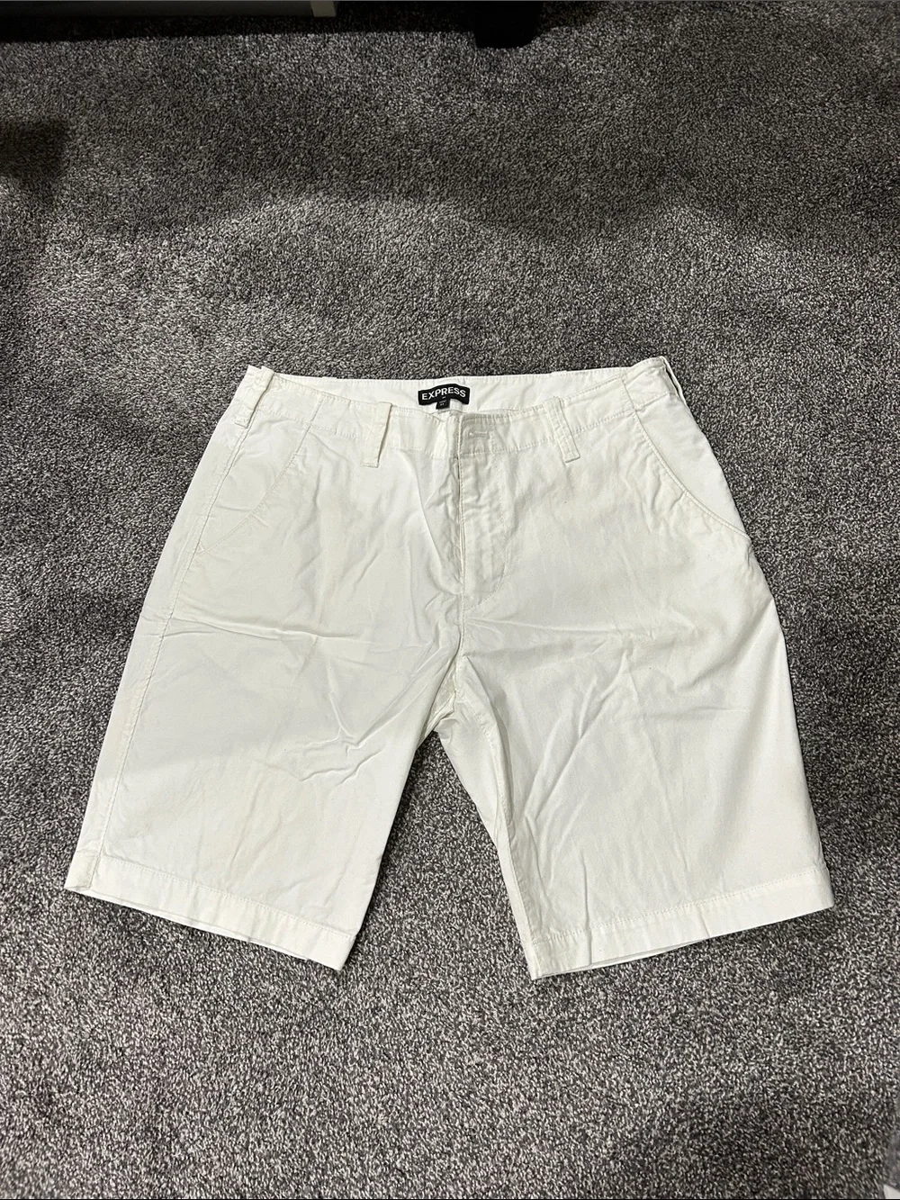 Express Men’s Off-White Flat Front Chino Shorts